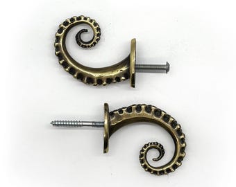 Gancho de tentáculo / Hecho a mano / Latón dorado oxidado