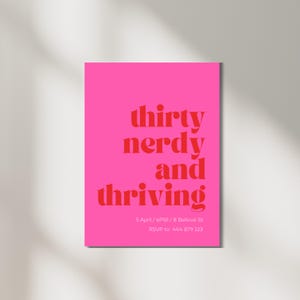 Plantilla editable de Canva para invitación a fiesta de treinta, nerd y próspera, invitación imprimible para cumpleaños número 30, invitación digital minimalista y moderna.