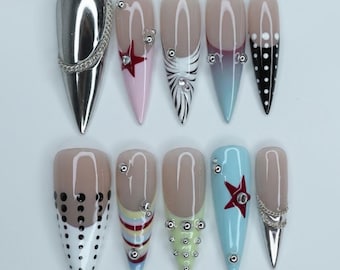 Cyber Punk Silver Chrome Press on Nails - Modne, trójwymiarowe sztuczne paznokcie z łańcuszkiem i gwiazdą - Futurystyczne paznokcie Y2K w kropki z francuskim akcentem