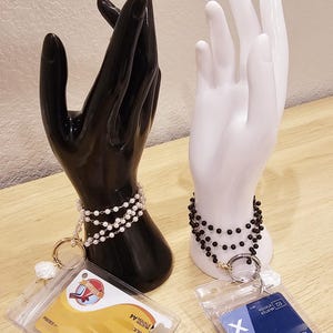 Sleutelkoord voor cruise-ID-kaarthouder kan worden omgezet in een armband - verwisselbaar en zo stijlvol!! Geweldig voor elke badge, identiteitsbewijs, keycard, enz.