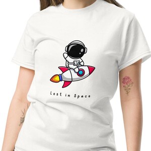 Camiseta de astronauta en cohete - Linda camiseta espacial - Camiseta de astronauta kawaii - Idea de regalo para amantes del espacio