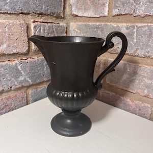 Vintage Wedgewood Ravenstone svart liten kanna eller gräddkanna