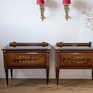 Pair of Italian Mid-Century Nightstands – Vintage Burl Wood Bedside Tables with Brass Details & Black Glass Tops 1960s