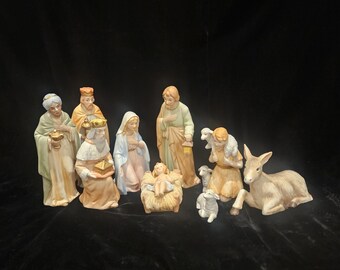 Vintage Homeco Porcelain Bisque 9 Piece Nativity Set