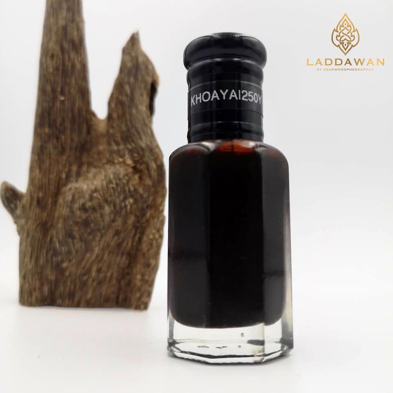 May include: A small, clear glass bottle with a black cap and a black label that reads "KHOAYAI250Y". The bottle is filled with a dark liquid.