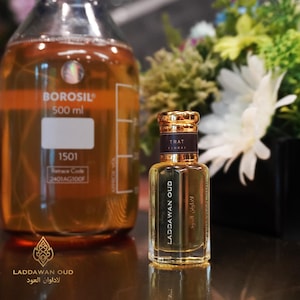 Pure oud oil Trat floral beautiful sweet aroma woody,floral,candy, note