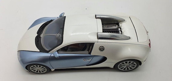 Autoart Bugatti EB 16.4 Veyron Showcar Pearl/ice Blue ITEM:70908