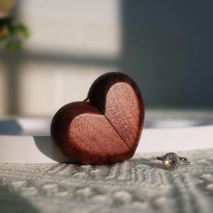 Solid Wood Heart-Shaped Ring Box: Natural Texture, Velvet Interior, Custom Engraving, Personalized Wedding Proposal