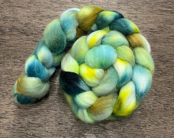 GREEN YELLOW Hand Dyed Spinning Fibre Corriedale Cross Roving Non Superwash