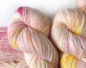 Hand Dyed Yarn "PINK LEMONADE" SW Merino Wool Fingering Sock Knitting Yarn 100g