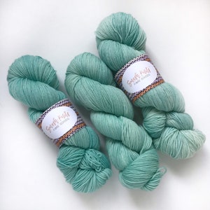 Hand Dyed Yarn  “ROBIN&#39;S EGG” Green Blue Teal Aqua Mint Tonal Superwash Merino Fingering Sock Yarn, Ready to Ship 100g 437 yards