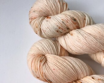 Hand Dyed Yarn “PEACH PEPPER” Orange Cream Brown SW Merino Fingering 100g 437 yards