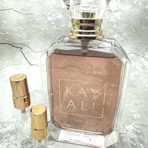 Musk 12 Kayali Sample - Floral Musk - Niche Perfume