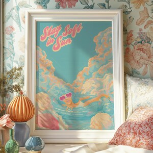 Digitale kunstprint retro zwembadmeisje | Blijf zacht in de zon-poster | Zwevende muurkunst in pastelkleuren voor de zomer