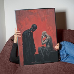 Puede incluir: Obra de arte enmarcada con una ilustración oscura y surrealista. La imagen presenta dos figuras sobre un fondo rojo. Una es una figura robótica, la otra un hombre calvo con una túnica, que parece angustiado.