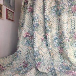 美しいタペストリー ヴィンテージ フランス製 不透明ドレープ ペア – 厚手の花柄モチーフ – パステルローズとカントリーチャーム