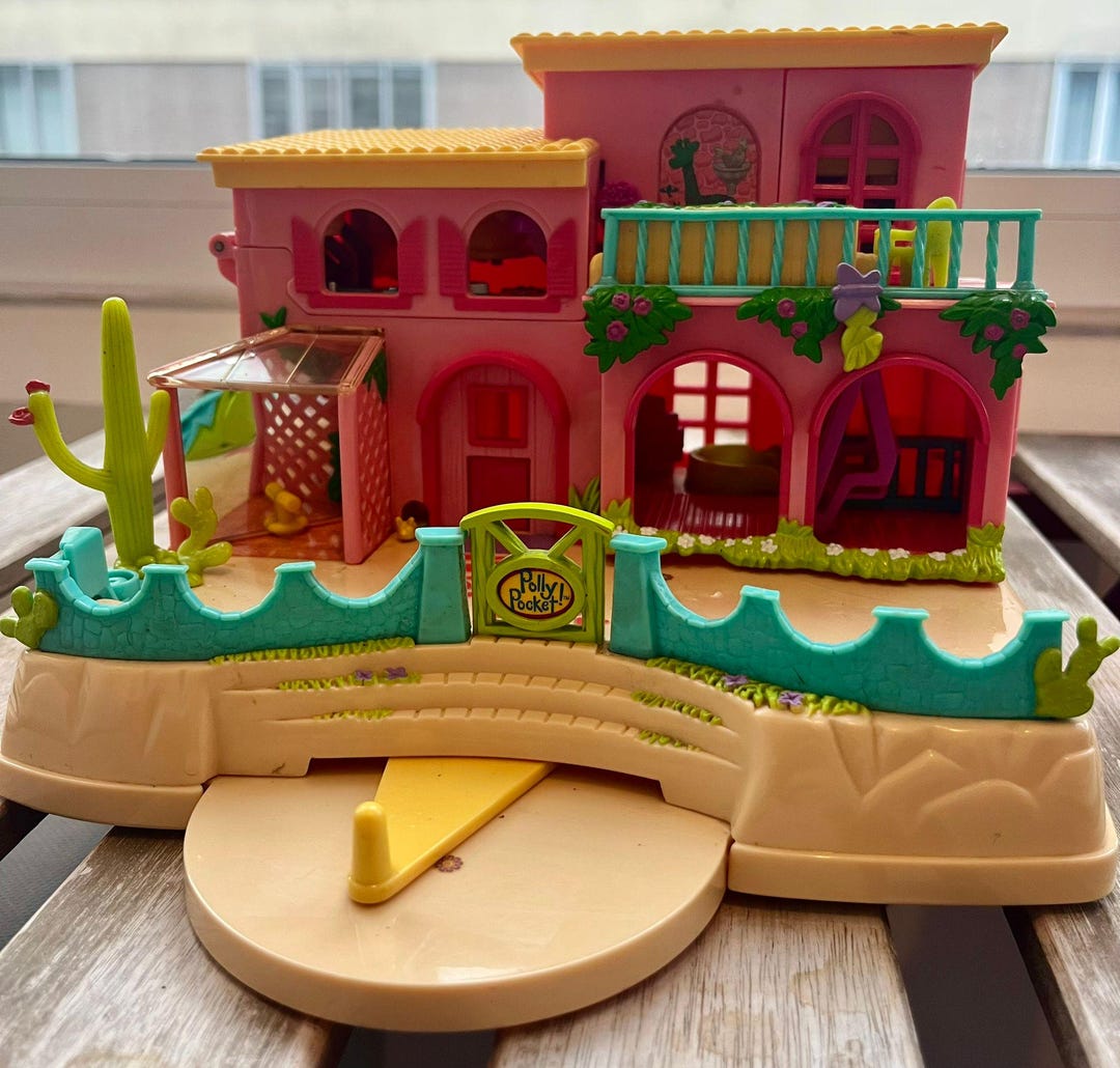 Gallery Detail: Polly Pocket Hacienda Pethouse Playset