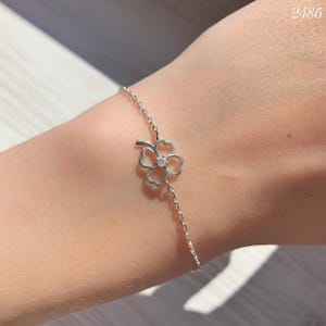 Silver Single Flower Bracelet, Women Flower Chain Bracelet, Minimalist CZ Flower Bracelet, Floral Bracelet, Beautiful Mini Flower On Chain