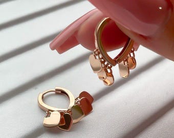 Petit coeur argenté Huggie Hoop en argent sterling, Boucles d'oreilles Huggie Hoop, Boucles d'oreilles coeur maigres, Huggie Hoops coeur, Cadeau pour maman