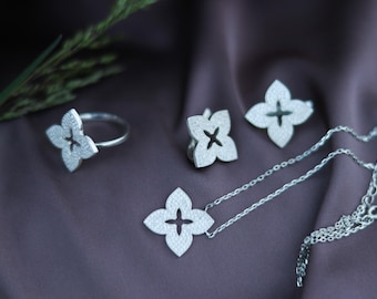 Conjunto de joyas de trébol de cuatro hojas de plata, conjunto de joyas de trébol blanco, conjunto de collar, anillo y pendientes de trébol, símbolo de suerte y amor.