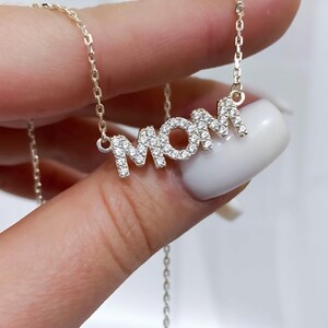 Colar de prata para mãe, colar delicado com letras para mãe, colar delicado para mãe, presente de aniversário para mãe, presente para mãe, joias para mãe, presente para o dia das mães