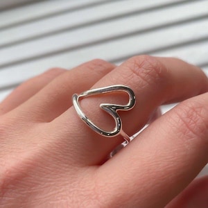 Silver Heart Outline Ring for Her, Open Heart Style Ring, Sculptural Heart Ring, Gold Plated Love Ring for Women, Silver Hollow Heart Ring