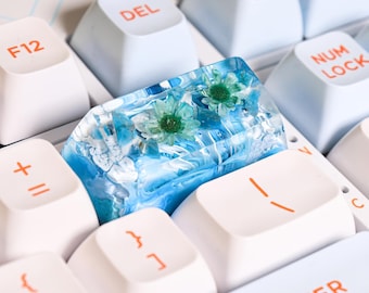 Artisan 2U Backspace Keycap – Tasto in resina fatto a mano con apatite blu e fiori / Tasto con profilo SA personalizzato per tastiere meccaniche Cherry MX