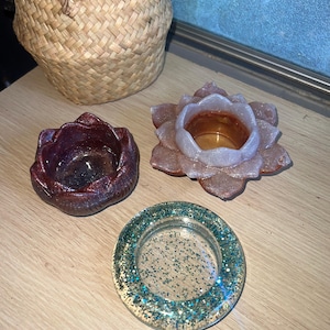Tea light candle holder
