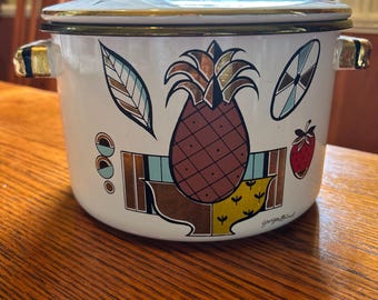 Retro enamelware pot with lid