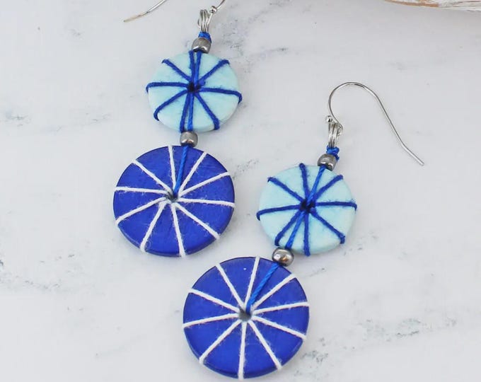 Double wooden disc and thread earrings.