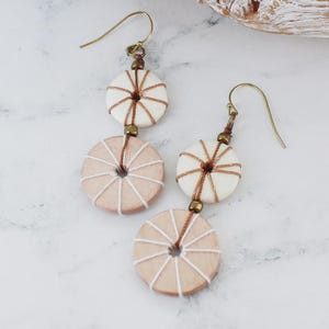 Podwójne drewniane kolczyki z krążkami i nitką lub zestaw