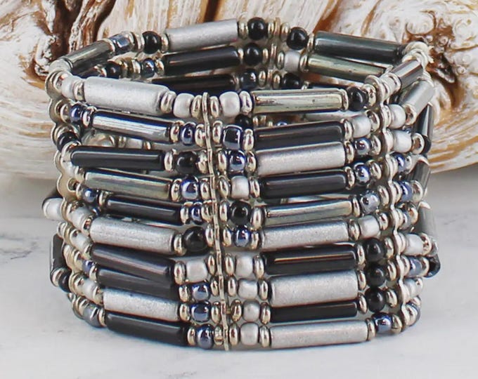 Elasticated beaded bracelet