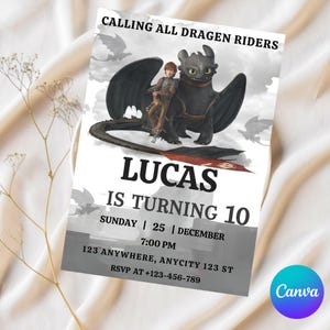 Puede incluir: Una tarjeta de invitación blanca con el texto "CALLING ALL DRAGEN RIDERS" y "LUCAS IS TURNING 10". La tarjeta presenta un dragón de dibujos animados y una persona montando el dragón. También se incluye la fecha y hora del evento.