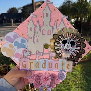 Adorno para birrete de graduación / Castillo con purpurina personalizado / Graduado 2025 / Birrete de graduación / Adorno para birrete de graduación inspirado en Disney