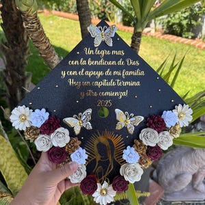 Custom Graduation Cap Topper  Handmade Floral Grad Cap with Spanish Quote & Butterflies Grad Cap Topper Grad 2026