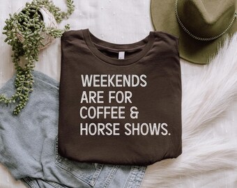 I fine settimana sono per il caffè e gli spettacoli equestri, maglietta divertente per spettacoli equestri, simpatico regalo per amanti dei cavalli per mamme equestri, regalo per allenatori equestri