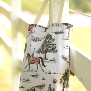 Borsa tote equestre, regalo per amanti dell'equitazione, borsa della spesa a tema equino, borsa tote per monta inglese, borsa tote per equitazione, borsa regalo equestre immagine 2
