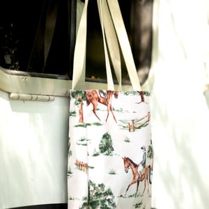 Borsa tote equestre, regalo per amanti dell'equitazione, borsa della spesa a tema equino, borsa tote per monta inglese, borsa tote per equitazione, borsa regalo equestre immagine 7