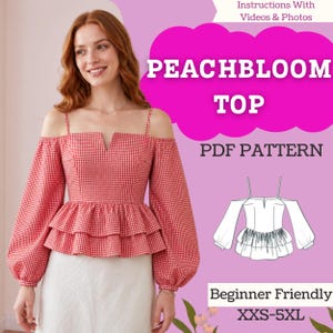 Puede incluir: Una blusa con estampado de cuadros vichy en rojo y blanco, mangas largas, escote descubierto con tirantes finos y un bajo con volante de doble capa. La imagen incluye el texto PEACHBLOOM TOP PDF PATTERN y el rango XXS-5XL.
