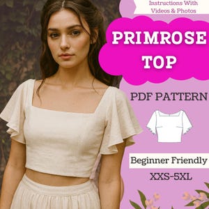 Könnte beinhalten: Eine Frau trägt ein cremefarbenes Crop-Top mit quadratischem Ausschnitt und ausgestellten Ärmeln. Das Bild wirbt für das PDF-Schnittmuster "Primrose Top", für Anfänger geeignet, in den Größen XXS-5XL erhältlich.