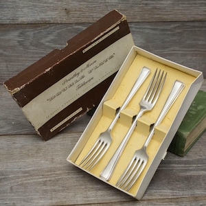 Vintage Table Forks Cutlery utensil set of six, Priestley & Moore, Sheffield England, with original box, Circa 1953.