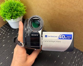 Funktionierende digitale Videokamera, Sony Handycam DCR-DVD108E, Mini-DVD, gebrauchsfertig, cool, retro, top, hergestellt in Japan, Carl Zeiss-Objektiv