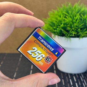Tarjeta de memoria Transcend CompactFlash (CF) 256 MB 45x en funcionamiento, para cámaras de vídeo y fotografías, la tarjeta está revisada y probada