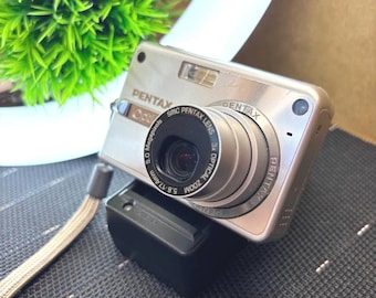 Vintage Pentax Optio E40: 8.1MP Digital Camera, Tested & Working