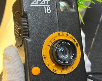 Rare et légendaire appareil photo soviétique AGAT 18K BELOMO demi-format 35 mm, objectif Industar-104 2,8/28 mm URSS.