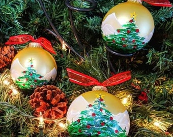 手描きのクリスマスツリーオーナメント：スワロフスキーの星が入った