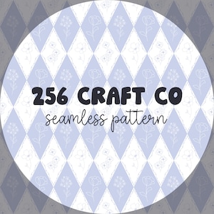 Könnte beinhalten: Ein nahtloses Muster mit einem hellblauen und weißen Rautenmuster mit weißen floralen Designs. Der Text "256 CRAFT CO seamless pattern" befindet sich in der Mitte des Bildes.
