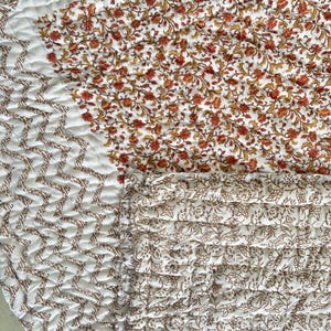 Hand-Block Gedruckte Quilt aus Bio-Baumwolle, Reversible Jaipur Blumenbettwäsche