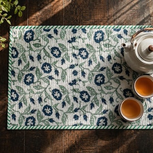 Set di tovagliette e runner da tavola in cotone stampato a mano con blocchi di legno, biancheria da tavola trapuntata con motivo floreale blu, decorazioni per la sala da pranzo con stampa Sanganeri.