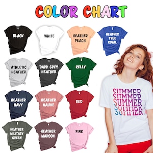 Op de afbeelding: Een kleurenkaart met t-shirts in verschillende kleuren, waaronder zwart, wit en roze. De kaart toont bovenaan de tekst "COLOR CHART". Een vrouw draagt een wit t-shirt met het woord "SUMMER" in een gradi&euml;nt.